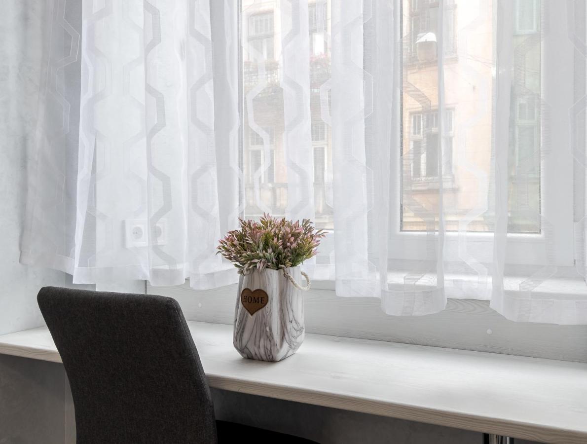 Golden Violin ! Apartments Lviv S Luaran gambar