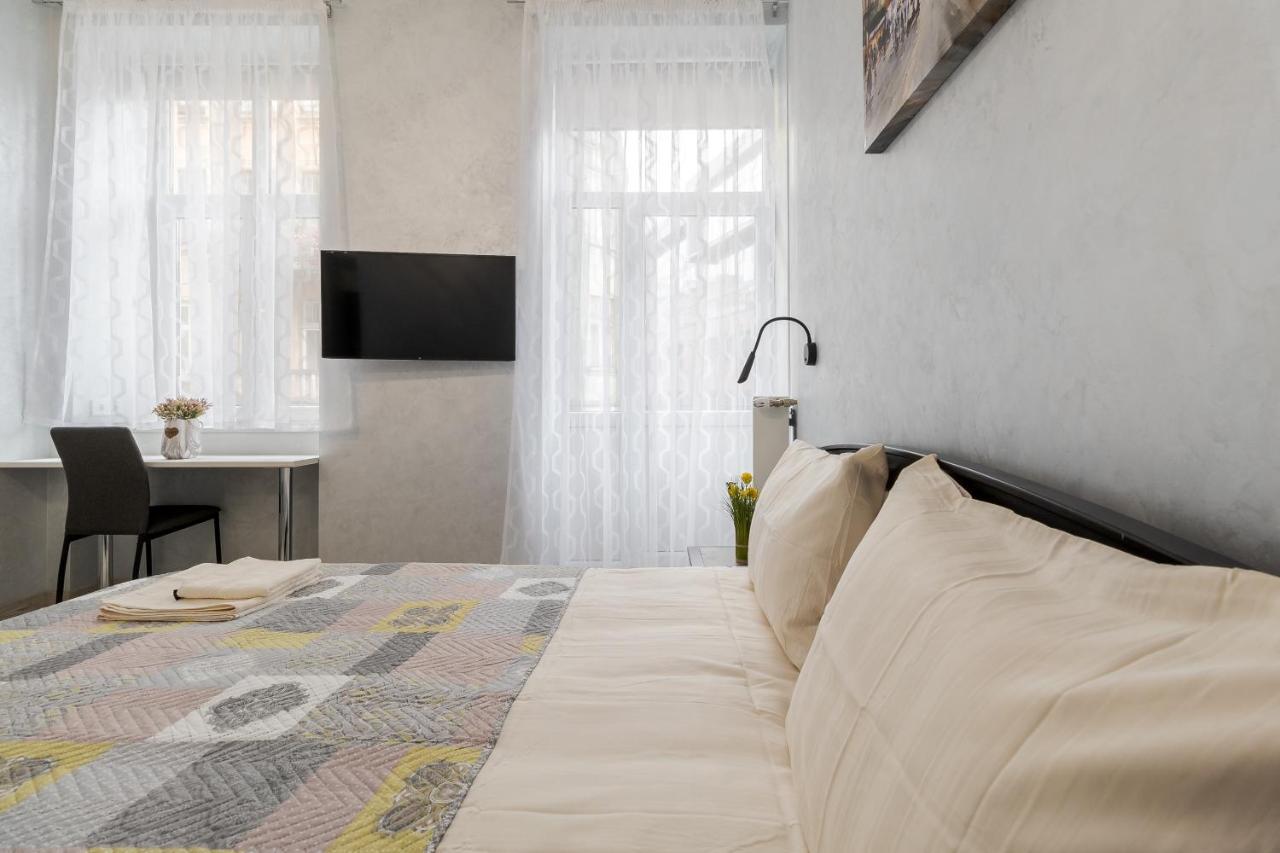 Golden Violin ! Apartments Lviv S Luaran gambar