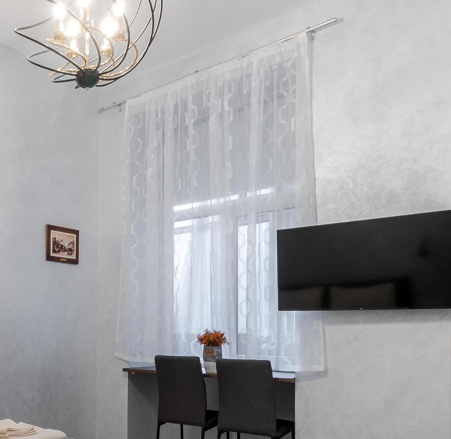 Golden Violin ! Apartments Lviv S Luaran gambar